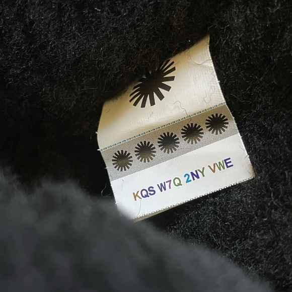 UGG Women’s Bailey Snaps Black Suede Boots - Picture 10 of 10